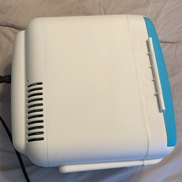 Cooluli Mini Fridge in Blue - Picture 2 of 5